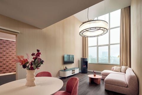 Presidential Studio Suite | In-room safe, WiFi (free), bed sheets