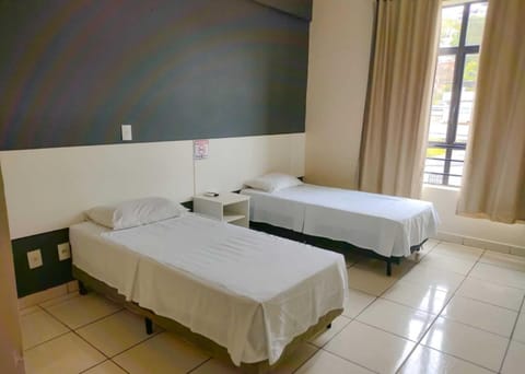 Standard Twin Room | Desk, laptop workspace, free WiFi