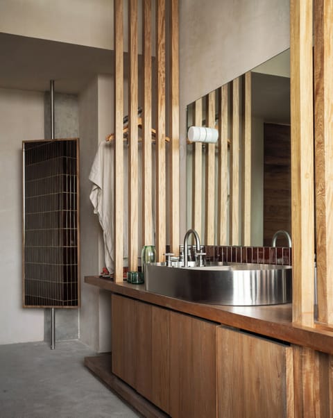 Shower, towels, soap, shampoo