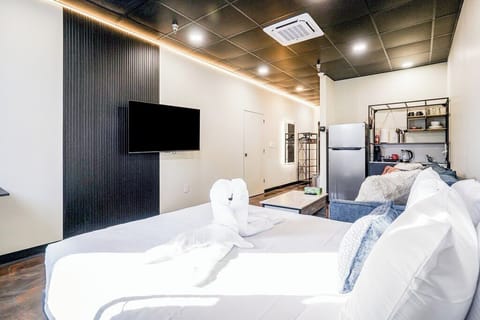 Studio, 1 Queen Bed with Sofa bed, Non Smoking, Kitchenette | Free WiFi