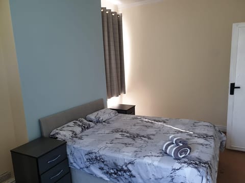 House | 5 bedrooms, free WiFi, bed sheets