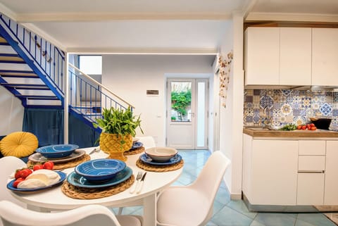 Apartment, Sea View | Dining room