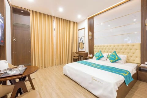 Superior Double Room Single Use, Balcony, City View | Premium bedding, down comforters, desk, laptop workspace