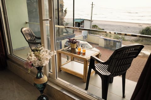 Front Sea View Without Balcony Room | Free WiFi