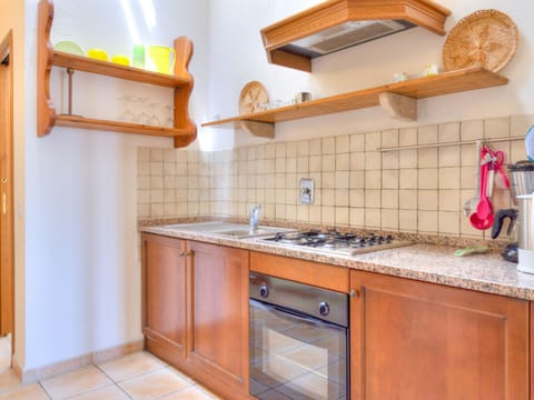 Comfort House, 2 Bedrooms | Private kitchen | Fridge, oven, coffee/tea maker, electric kettle