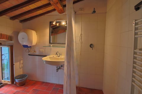 Classic House, 4 Bedrooms | Bathroom | Shower