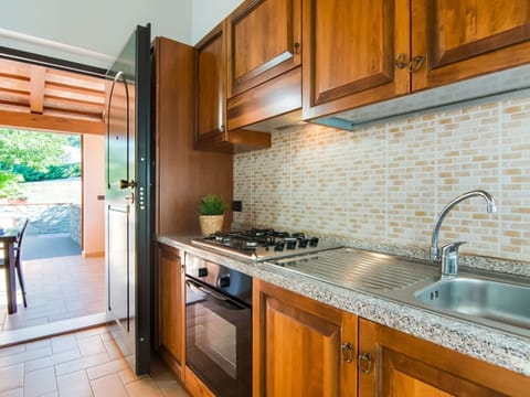 Classic House, 2 Bedrooms | Private kitchen | Oven, dishwasher
