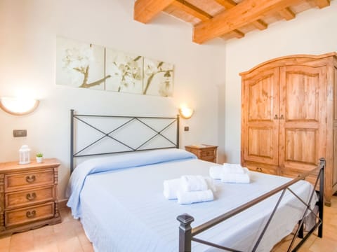 Luxury House, 3 Bedrooms | 11 bedrooms, individually furnished, bed sheets