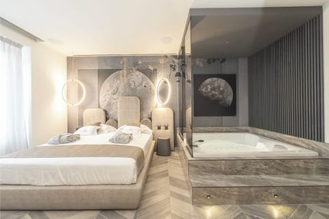 Piazza del Popolo - Exclusive Room | Minibar, in-room safe, blackout drapes, soundproofing