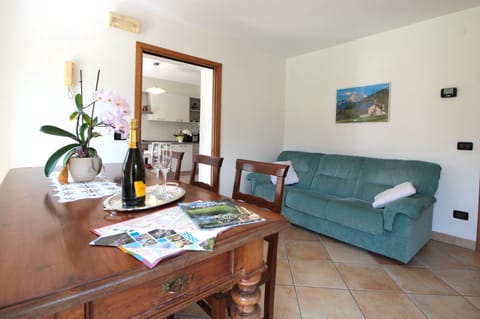 Apartment, Mountain View | Living area | 32-inch TV with cable channels