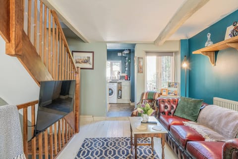 House, City View | Living area | Flat-screen TV