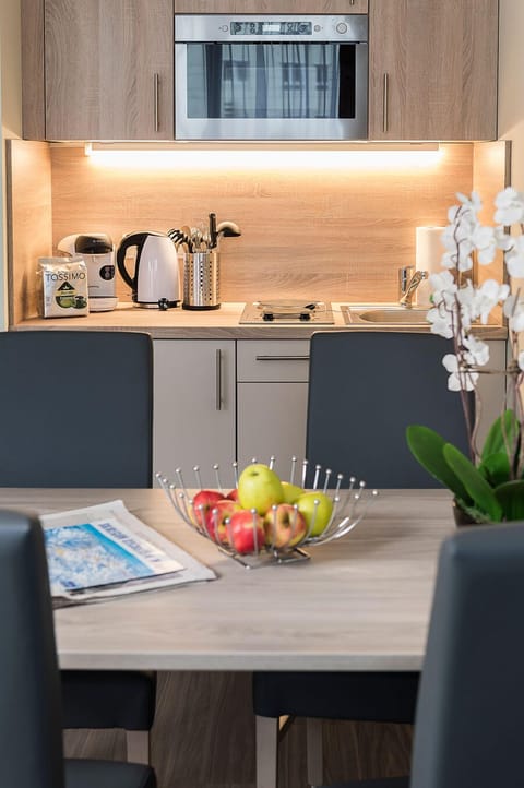 Grand Studio | Private kitchen | Full-size fridge, microwave, stovetop, espresso maker