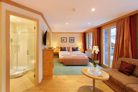 Minibar, in-room safe, individually decorated, individually furnished