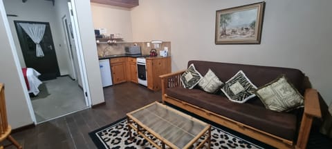 Cottage (Double) | Private kitchen | Fridge, microwave, stovetop, coffee/tea maker