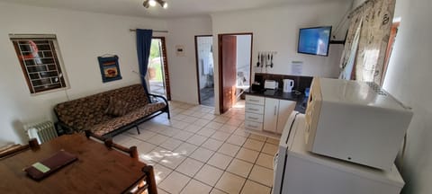 Cottage (1) | Living area | TV