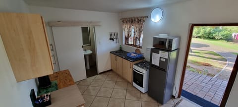 Cottage (2) | Private kitchen | Full-size fridge, microwave, stovetop, coffee/tea maker