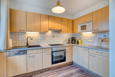 Apartment, 2 Bedrooms, Balcony, Garden View | Interior