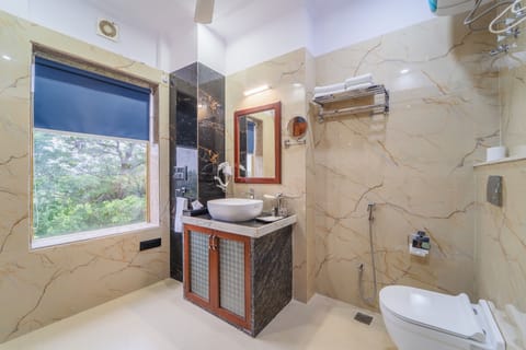 Premier Room | Bathroom | Shower, free toiletries, hair dryer, bathrobes