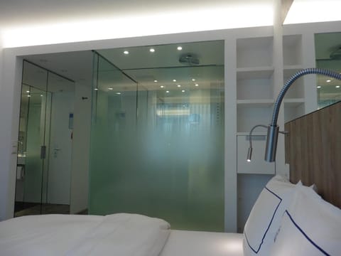 Hypo-allergenic bedding, in-room safe, desk, blackout drapes