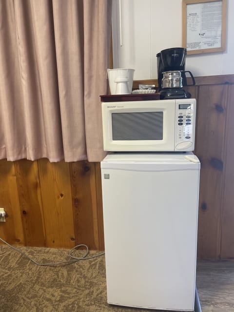 Standard Room, 1 King Bed | Iron/ironing board, free WiFi, bed sheets