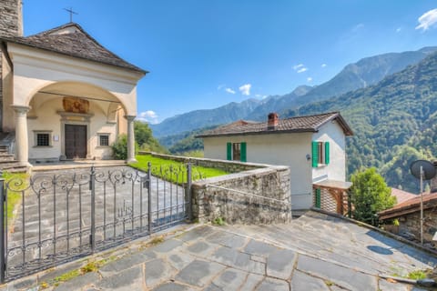 Family Chalet, 2 Bedrooms, 2 Bathrooms, Mountainside (La Canonica Centovalli with Balconies) | Exterior