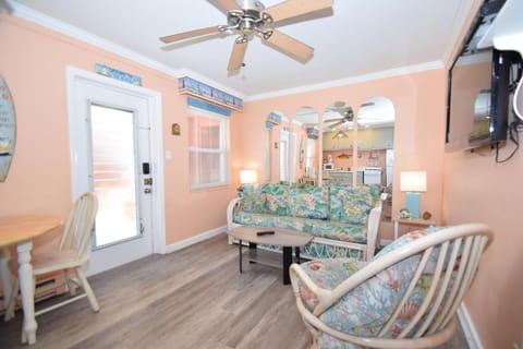 Apartment, 1 Bedroom | Living area