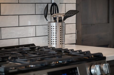 House, 2 Bedrooms | Private kitchen | Fridge, oven, coffee/tea maker, toaster