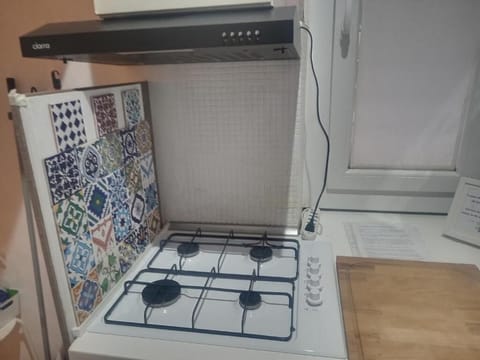 Mini-fridge, microwave, oven, stovetop