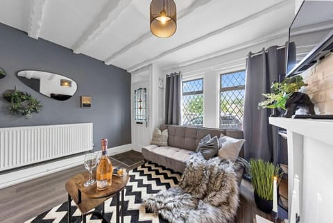 Apartment | Living area | TV