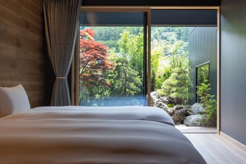 Suite, Multiple Beds, Private Bathroom, Garden View | Soundproofing, free WiFi