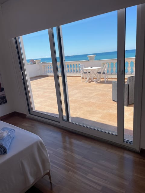 Business Room | Frette Italian sheets, premium bedding, down comforters, free minibar