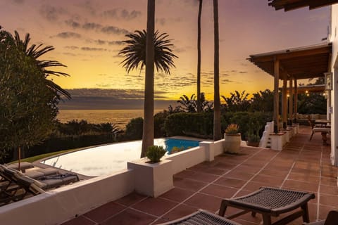 House | 5 bedrooms, desk, Internet