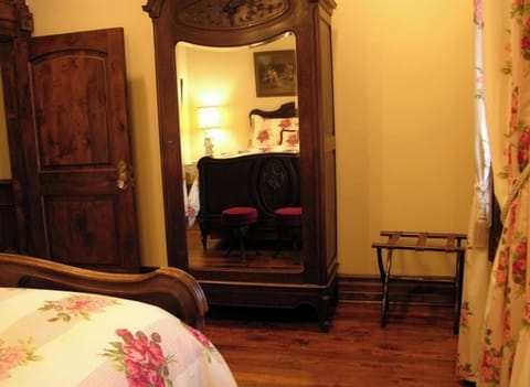 Located Upstairs (No Elevator) No. 3, The General Israel B. Richardson | Free WiFi