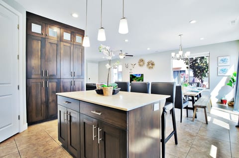 Family House, Mountain View | Private kitchen | Full-size fridge, microwave, oven, stovetop