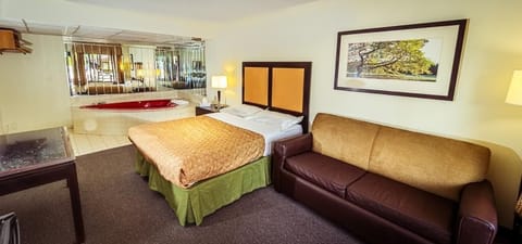 Honeymoon Room | Desk, free WiFi