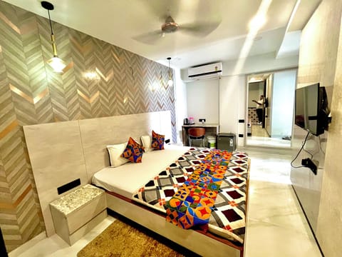 Deluxe Room, City View | In-room safe, blackout drapes, soundproofing, iron/ironing board