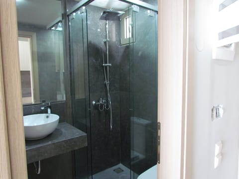 Shower, free toiletries, hair dryer, towels