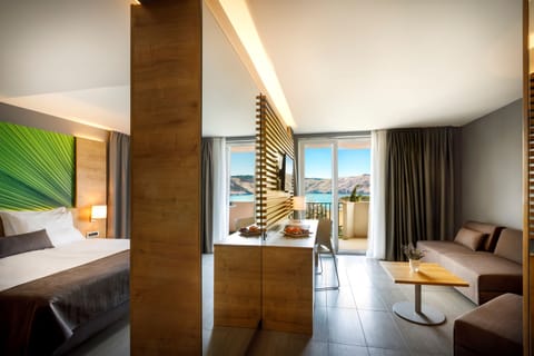 Suite for 2+3 - Plaza Hotel | Living room | 0-inch TV with satellite channels