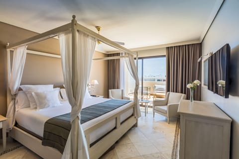 Suite (Club Premium) | Premium bedding, minibar, in-room safe, desk