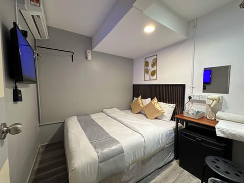 Deluxe Double Room | Egyptian cotton sheets, premium bedding, minibar, desk