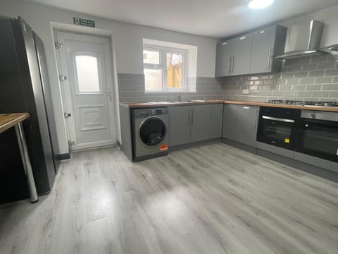 Apartment | Private kitchen | Fridge, microwave, oven, stovetop