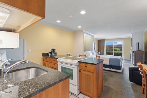 Suite, 2 Queen Beds, Ocean View (Oceanfront 1 Bedrm Suite Pet Friendly) | Private kitchen | Coffee/tea maker