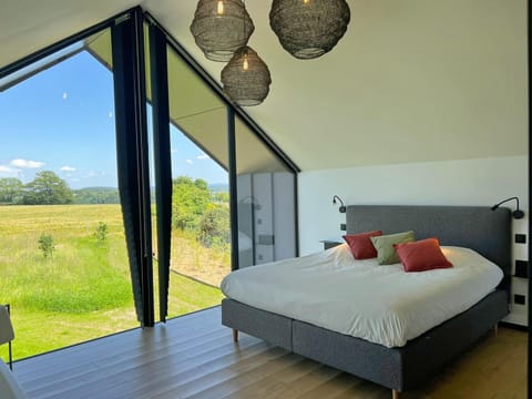 House | 1 bedroom, individually furnished, bed sheets