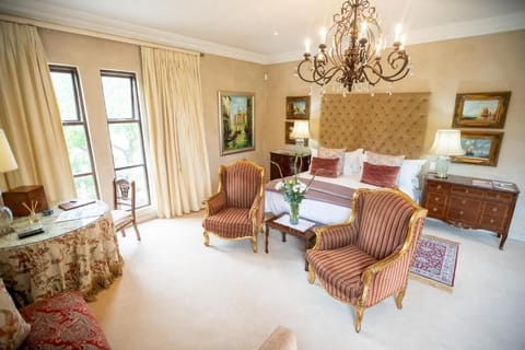 Romena Suite Double deluxe room | Desk, laptop workspace, blackout drapes, soundproofing