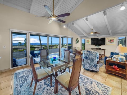 Condo, 2 Bedrooms | Dining