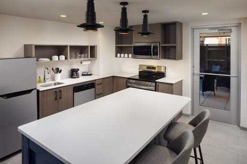 Suite, 1 King Bed, Balcony | Desk, laptop workspace, blackout drapes, iron/ironing board