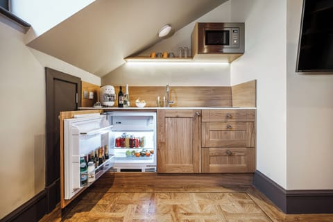 Traditional Suite | Private kitchen | Mini-fridge, coffee/tea maker, electric kettle