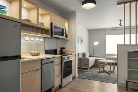 Desk, laptop workspace, iron/ironing board, free cribs/infant beds