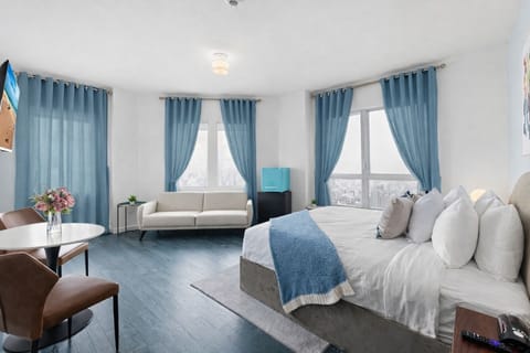 Deluxe Studio Suite, 1 King Bed with Sofa bed | Premium bedding, in-room safe, laptop workspace, iron/ironing board