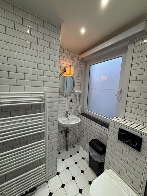 Basic Double Room, Shared Bathroom | Individually decorated, individually furnished, laptop workspace